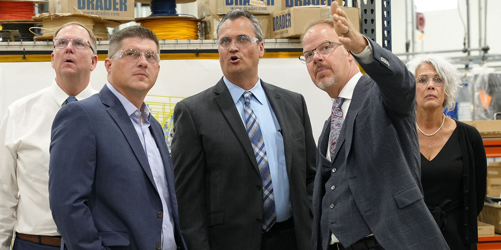 Congressman Finstad visiting Gemstar Mfg